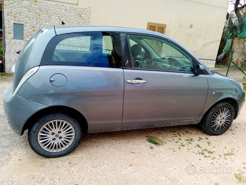 Usata Lancia Ypsilon 60 CV (44 kW) 2007 Grigio Utilitaria