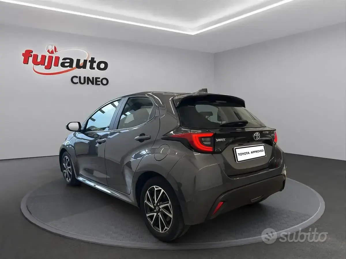 Gebraucht Toyota Yaris Hybrid Trend 116 PS (85 kW) 2022 Grau Kleinwagen