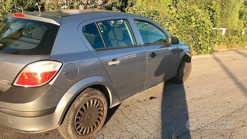 Usata Opel Astra 101 CV (74 kW) 2006 Grigio Berlina
