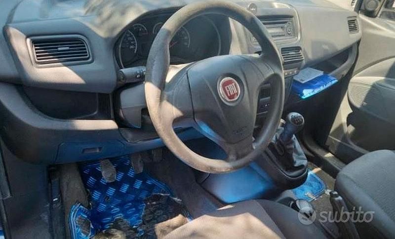 Usata Fiat Doblò 90 CV (66 kW) 2010 Blu Monovolume