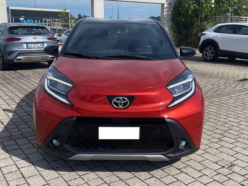 Rosso Usata 2022 Toyota Aygo X Lounge SUV | 12.900 € (Ottimo prezzo) - Immagine 1/4
