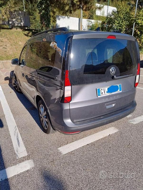 Usata VW Caddy Life 114 CV (83 kW) 2024 Grigio Monovolume
