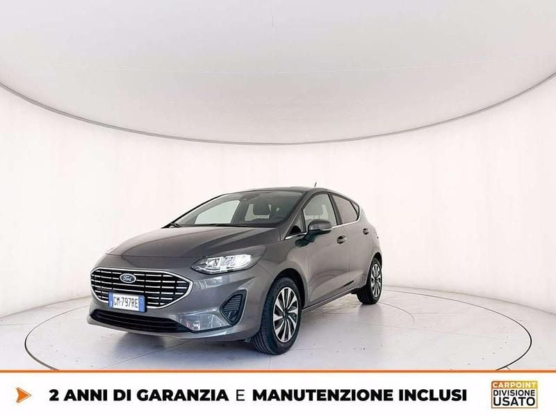 Grigio Usata 2023 Ford Fiesta Titanium Tre volumi | 15.120 € (Buon prezzo) - Immagine 1/4
