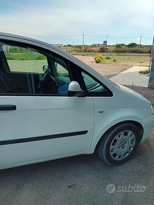 Usata Fiat Idea 95 CV (69 kW) 2015 Bianco Monovolume