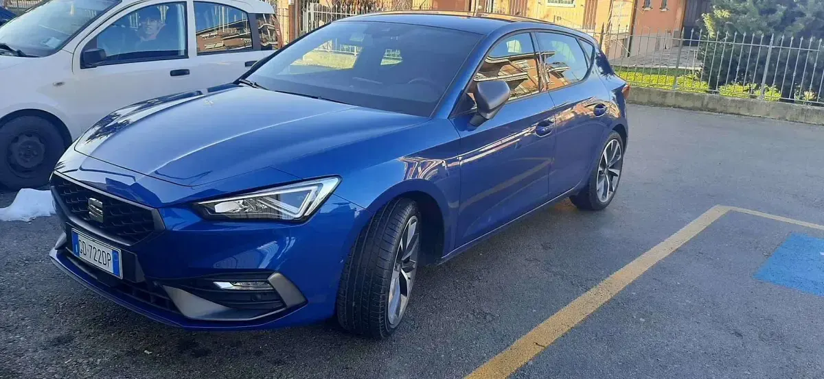 Usata Seat Leon FR 131 CV (96 kW) 2020 Blu/azzurro Berlina