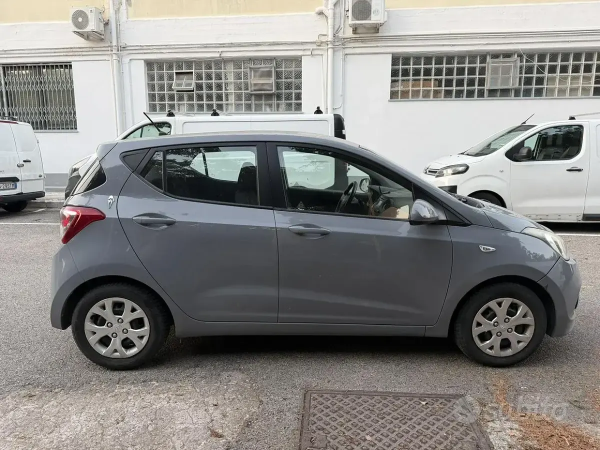 Usata Hyundai i10 66 CV (48 kW) 2014 Grigio Utilitaria