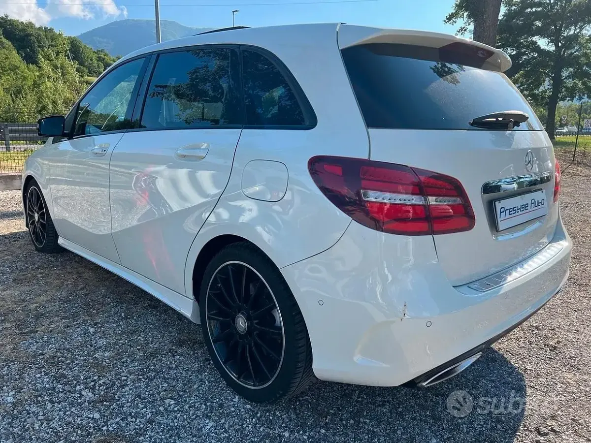 Usata Mercedes B200 Premium 136 CV (100 kW) 2015 Bianco Utilitaria