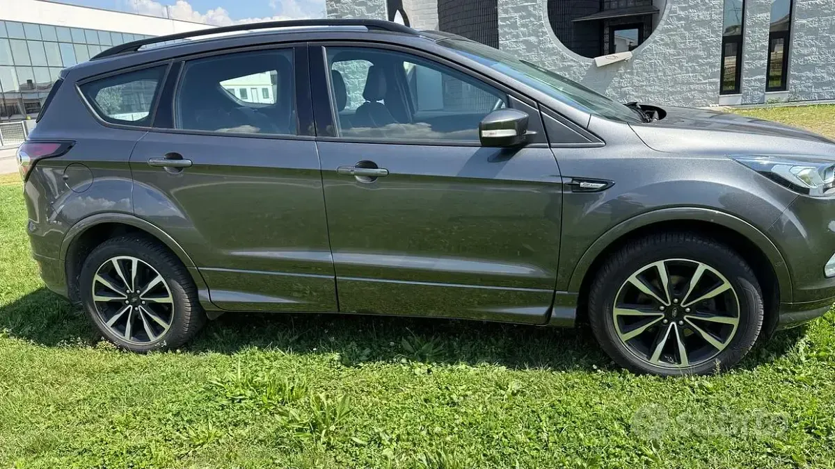 Usata Ford Kuga ST-Line 120 CV (88 kW) 2019 Grigio SUV