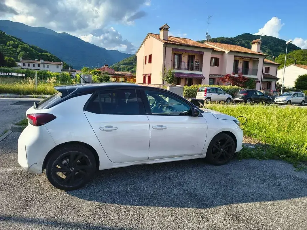 Usata Opel Corsa GS Line 101 CV (74 kW) 2020 Bianco Utilitaria