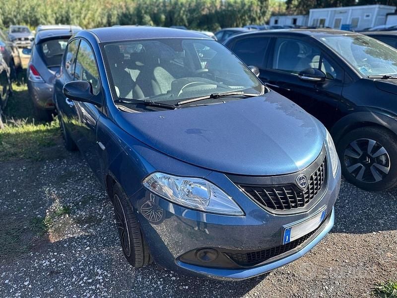 Usata Lancia Ypsilon Silver 69 CV (50 kW) 2023 Blu Utilitaria