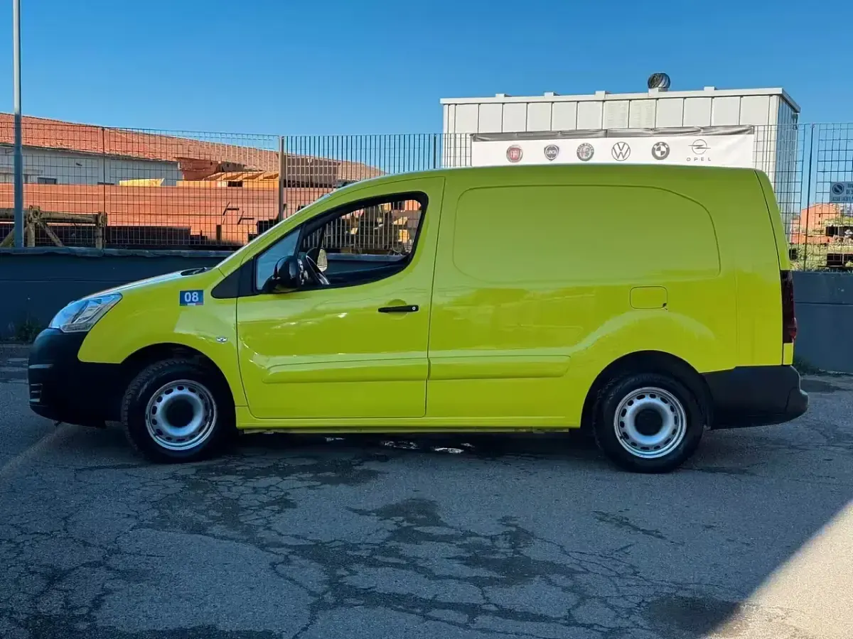 Usata Peugeot Partner Tepee Active 99 CV (72 kW) 2018 Giallo Monovolume