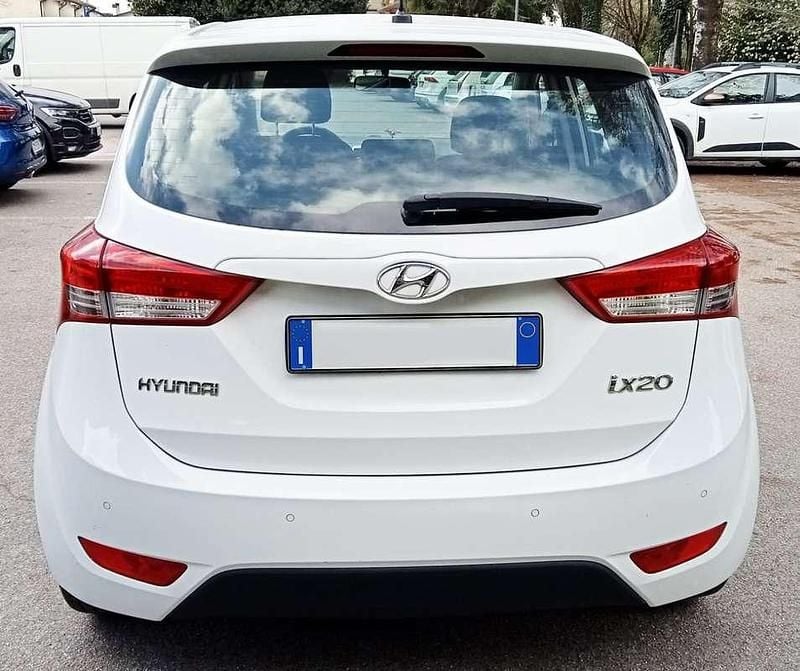 Usata Hyundai ix20 Comfort 90 CV (66 kW) 2011 Bianco Utilitaria