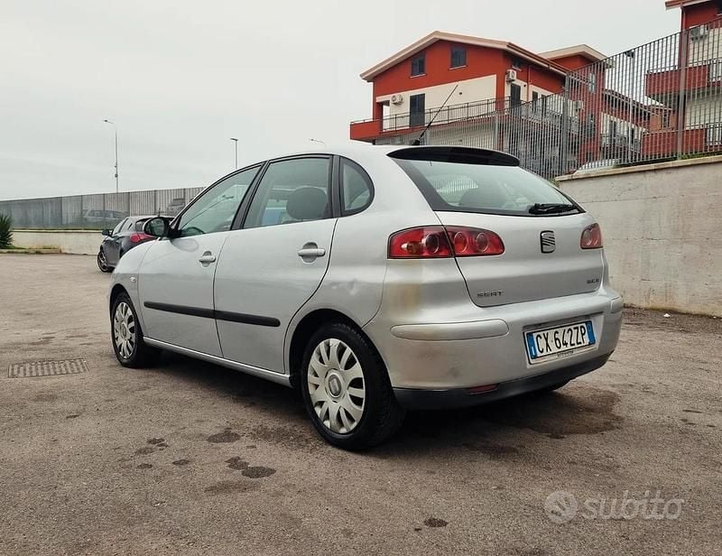 Usata Seat Ibiza 75 CV (55 kW) 2005 Grigio Utilitaria