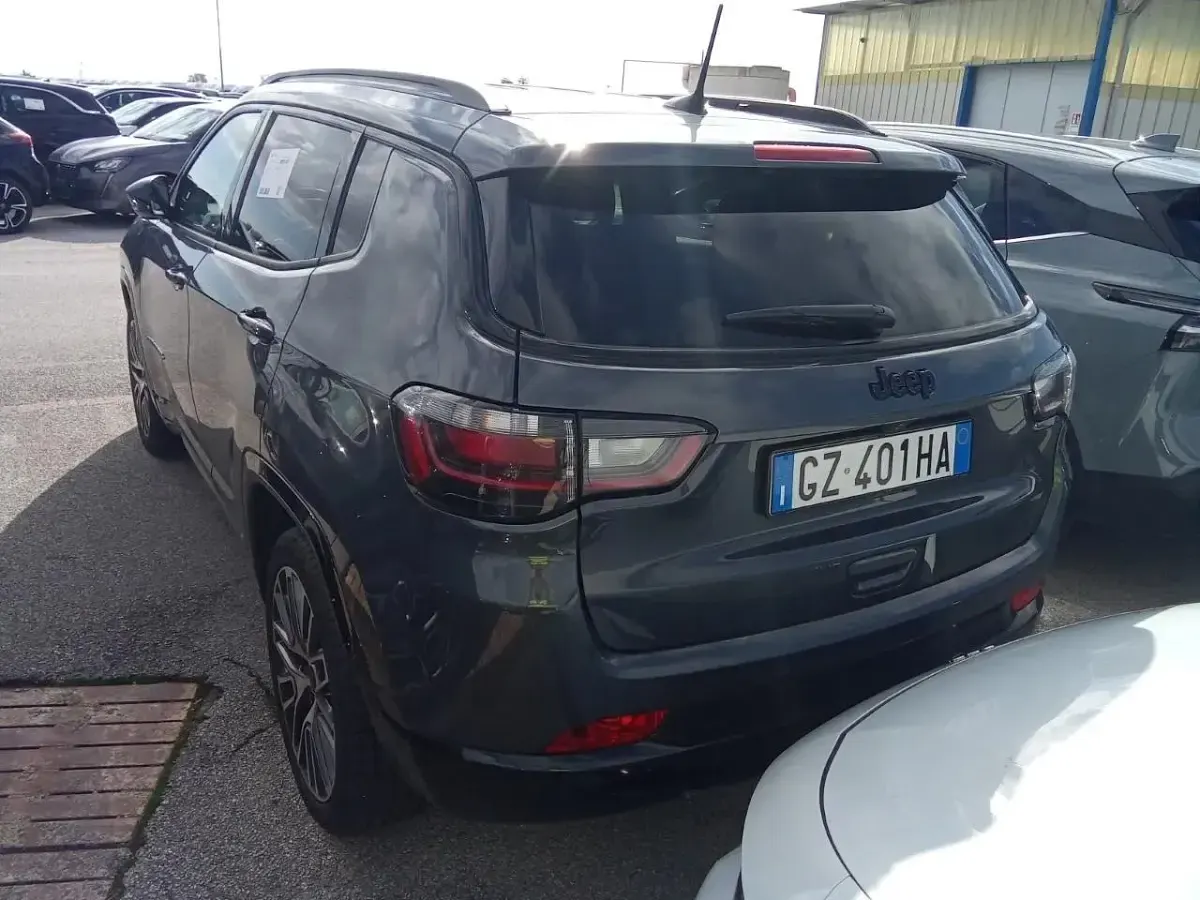 Usata Jeep Compass Summit 130 CV (95 kW) 2025 679graphite grey SUV