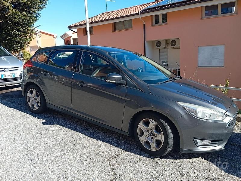 Usata Ford Focus S 120 CV (88 kW) 2015 Grigio Berlina