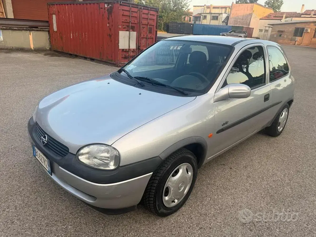 Usata Opel Corsa 54 CV (39 kW) 1999 Utilitaria