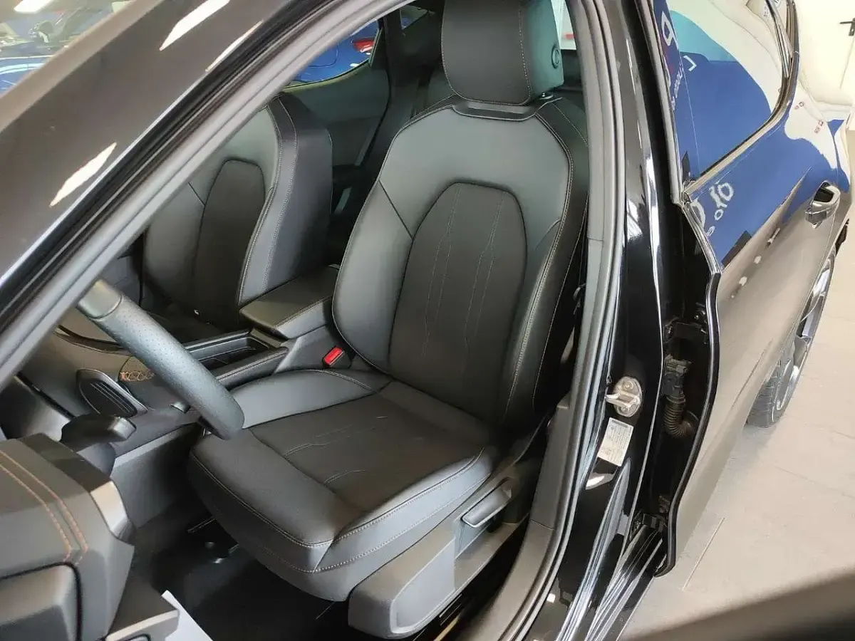 Usata Cupra Leon 150 CV (110 kW) 2025 Nero Berlina