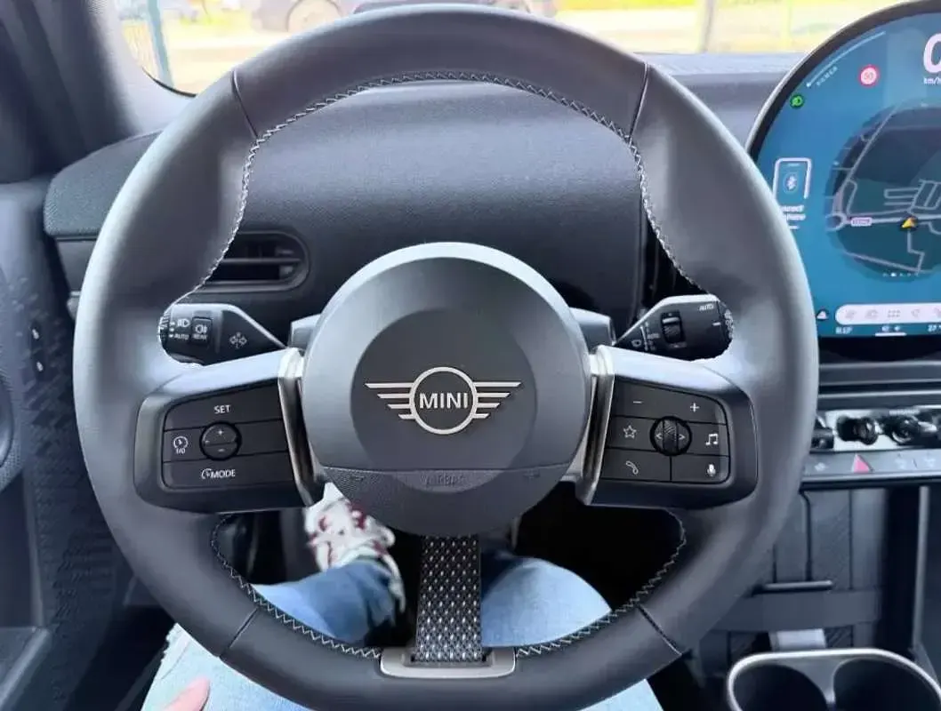 Usata Mini Cooper Favoured 114 kW (156 CV) 2025 Verde Utilitaria