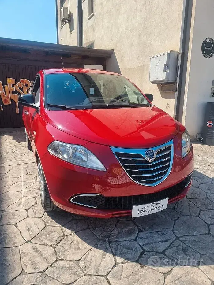 Usata Lancia Ypsilon 69 CV (50 kW) 2012 Rosso Utilitaria
