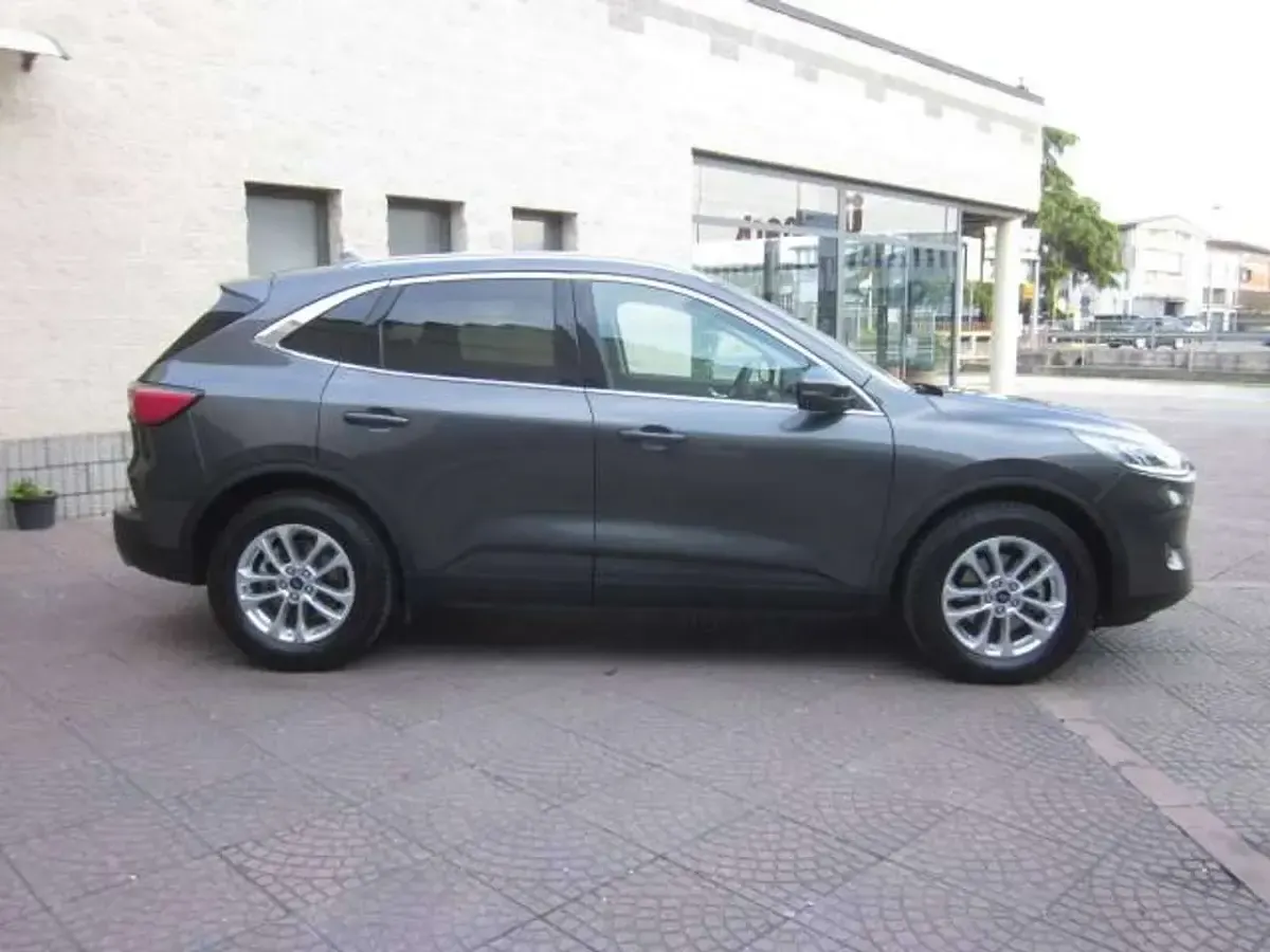 Usata Ford Kuga Titanium 120 CV (88 kW) 2020 Grigio SUV