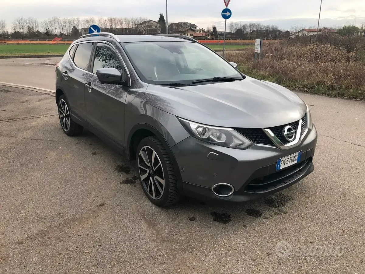 Usata Nissan Qashqai N-Connecta 131 CV (96 kW) 2017 Grigio SUV