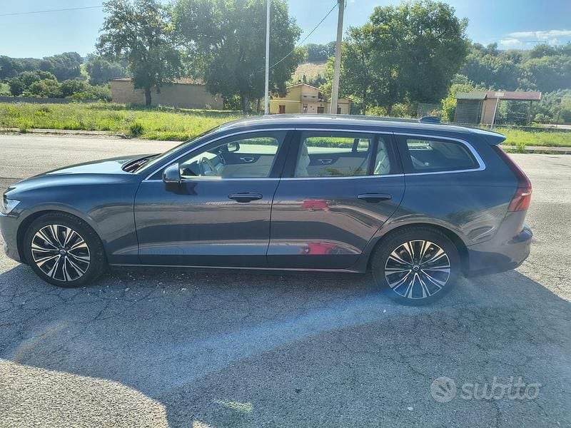 Usata Volvo V60 Plus 197 CV (144 kW) 2023 Blu/azzurro Station wagon