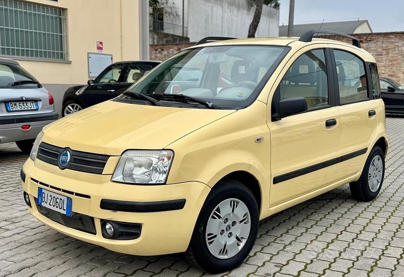 Giallo Usata 2007 Fiat Panda Tre volumi | 3999 € (Buon prezzo) - Immagine 1/4