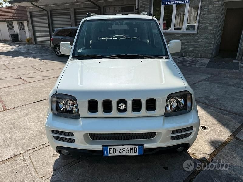 Usata Suzuki Jimny 85 CV (62 kW) 2010 Bianco SUV