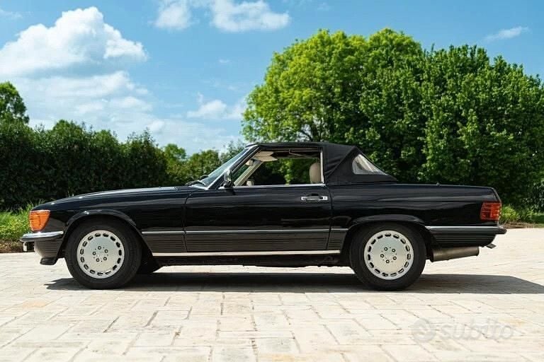 Usata Mercedes SL300 188 CV (138 kW) 1986 Nero Cabrio