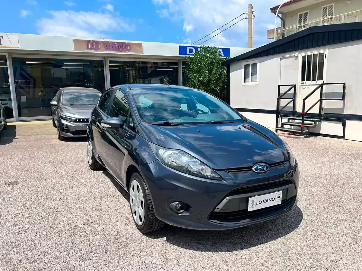 Usata Ford Fiesta 68 CV (50 kW) 2009 Grigio Berlina