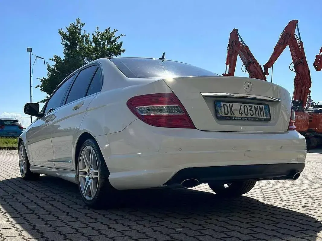 Usata Mercedes C320 Avantgarde 224 CV (164 kW) 2007 Bianco Berlina