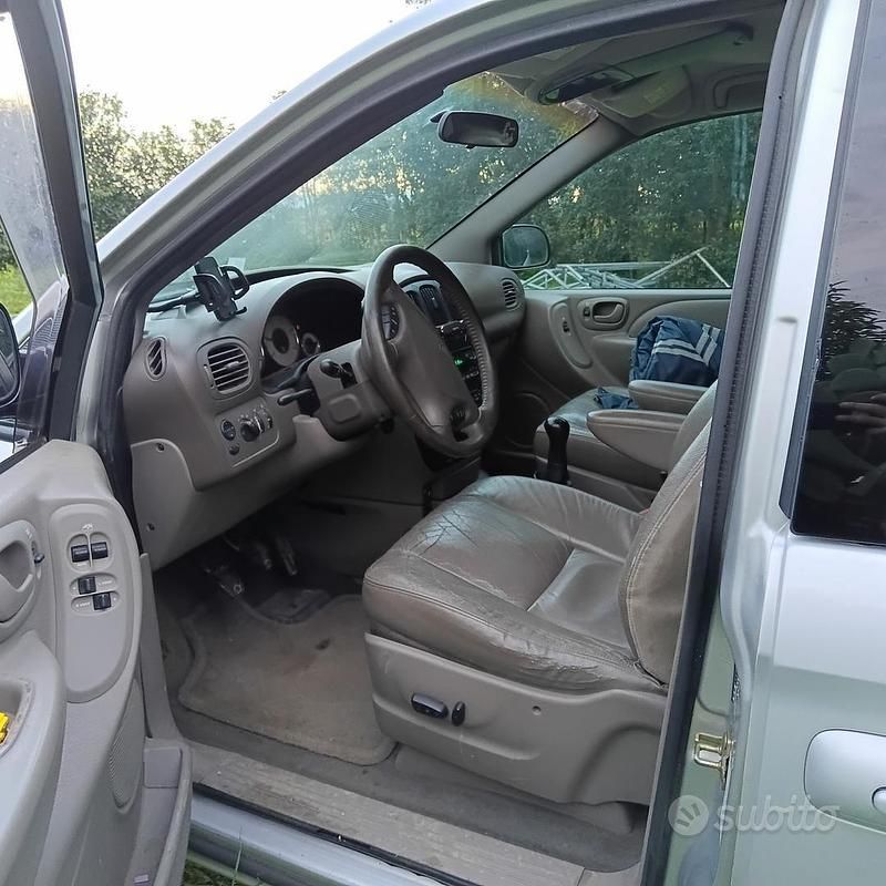 Usata Chrysler Voyager 2003 Grigio Monovolume