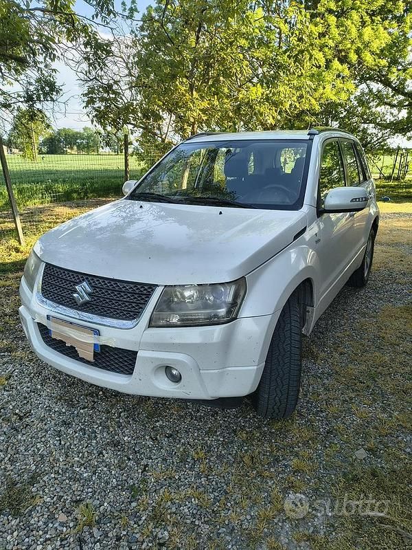 Usata Suzuki Grand Vitara 2011 Bianco SUV
