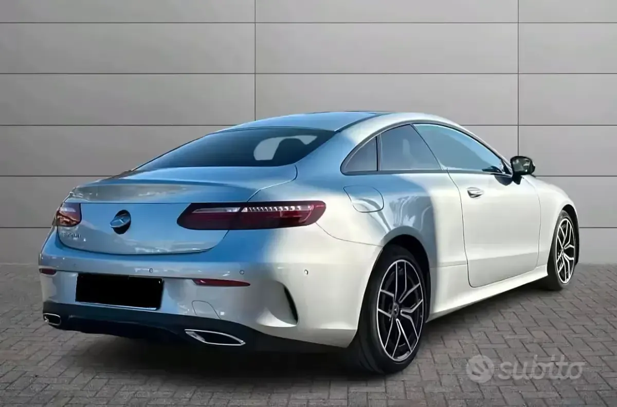 Usata Mercedes E220 Premium Plus 194 CV (142 kW) 2021 Grigio Coupé