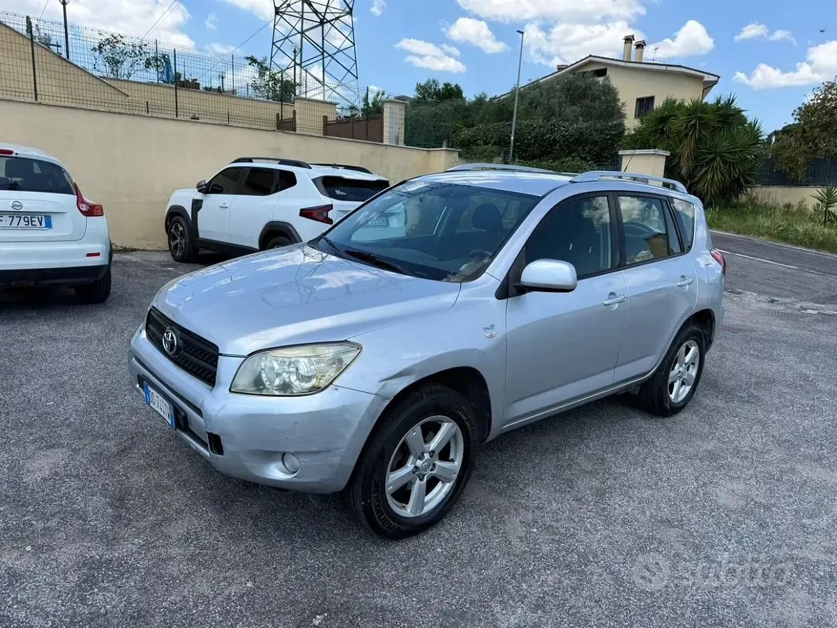 Usata Toyota RAV4 Sol 136 CV (100 kW) 2007 Grigio SUV