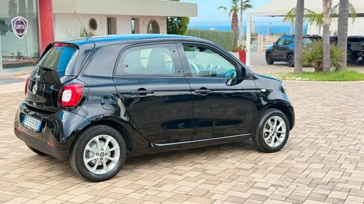 Usata Smart ForFour 71 CV (52 kW) 2019 Nero Utilitaria