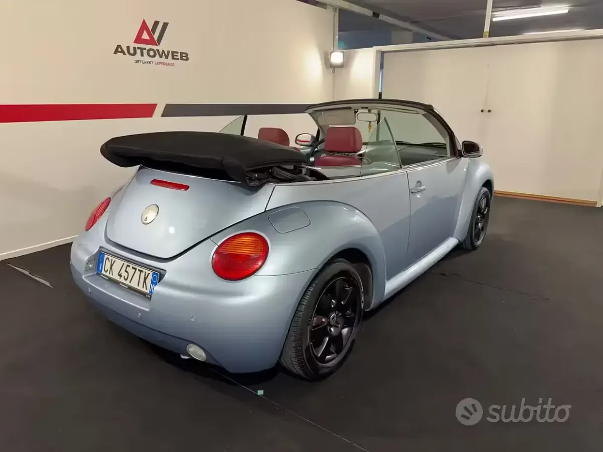 Usata VW New Beetle 102 CV (75 kW) 2004 Bluazzurro Utilitaria