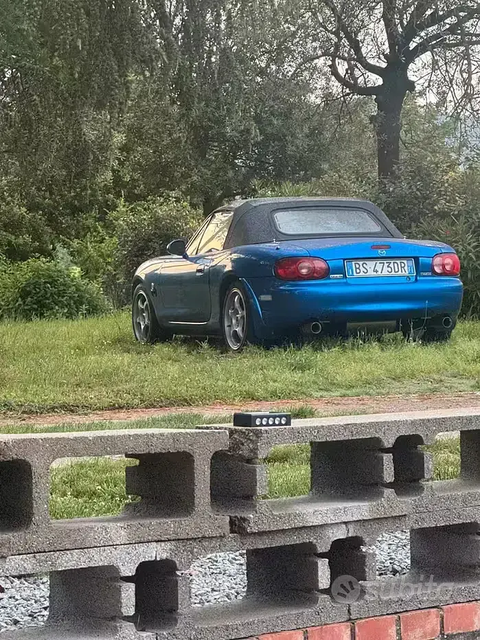 Usata Mazda MX5 110 CV (80 kW) 2001 Bluazzurro Cabrio