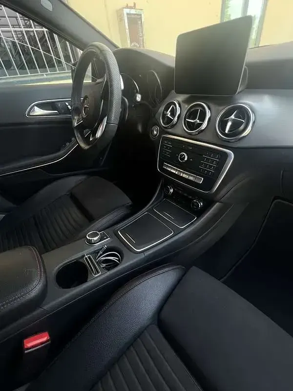 Usata Mercedes GLA200 Premium 136 CV (100 kW) 2018 Nero SUV