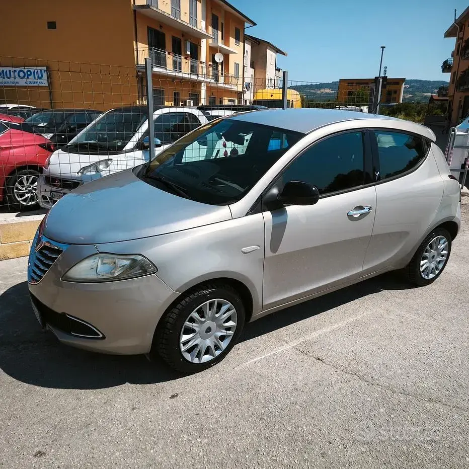 Usata Lancia Ypsilon Gold 95 CV (69 kW) 2012 Marrone Utilitaria