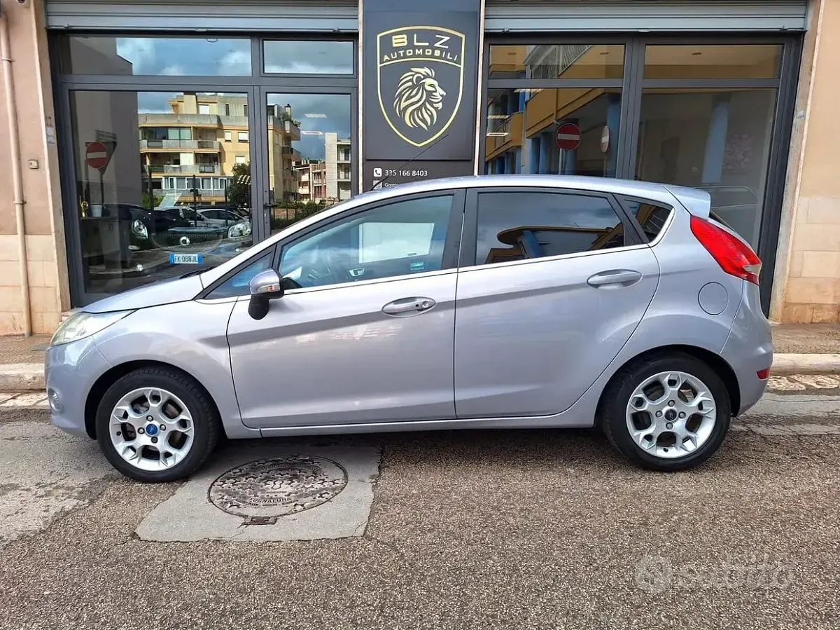 Usata Ford Fiesta Titanium 71 CV (52 kW) 2012 Viola Berlina