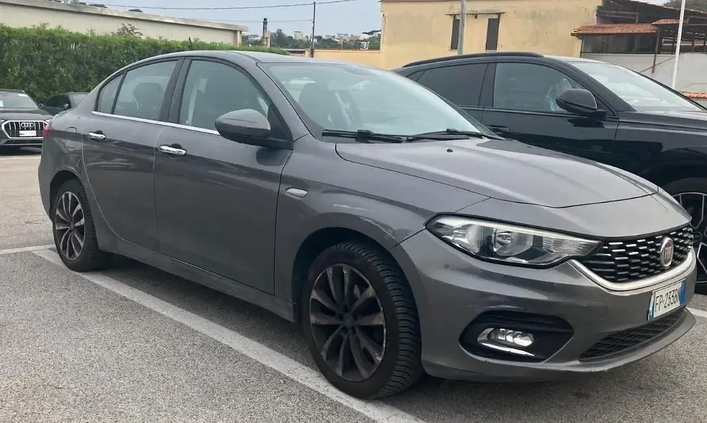 Occasion Fiat Tipo Lounge 95 ch (69 kW) 2018 Gris Berline