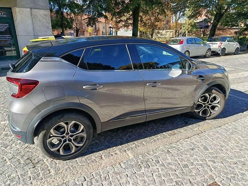 Usata Renault Captur Techno 101 CV (74 kW) 2023 Grigio SUV