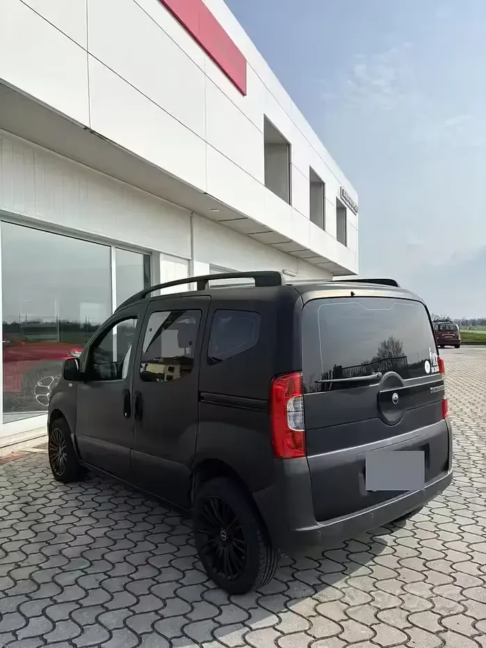 Usata Peugeot Bipper 68 CV (50 kW) 2009 Monovolume