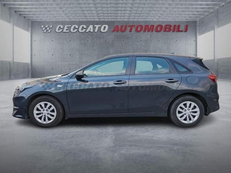 Usata Kia Ceed Urban 120 CV (88 kW) 2022 Grigio Utilitaria