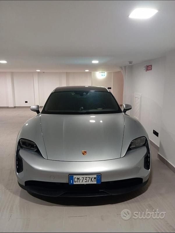 Usata Porsche Taycan Sport Turismo 300 kW (408 CV) 2022 Grigio Station wagon