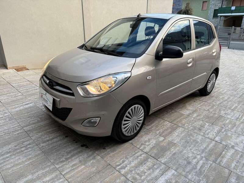 Usata Hyundai i10 69 CV (50 kW) 2012 Oro Utilitaria