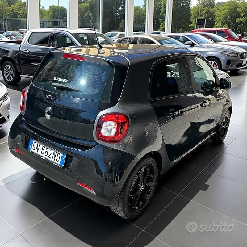 Usata Smart ForFour 71 CV (52 kW) 2018 Nero Utilitaria