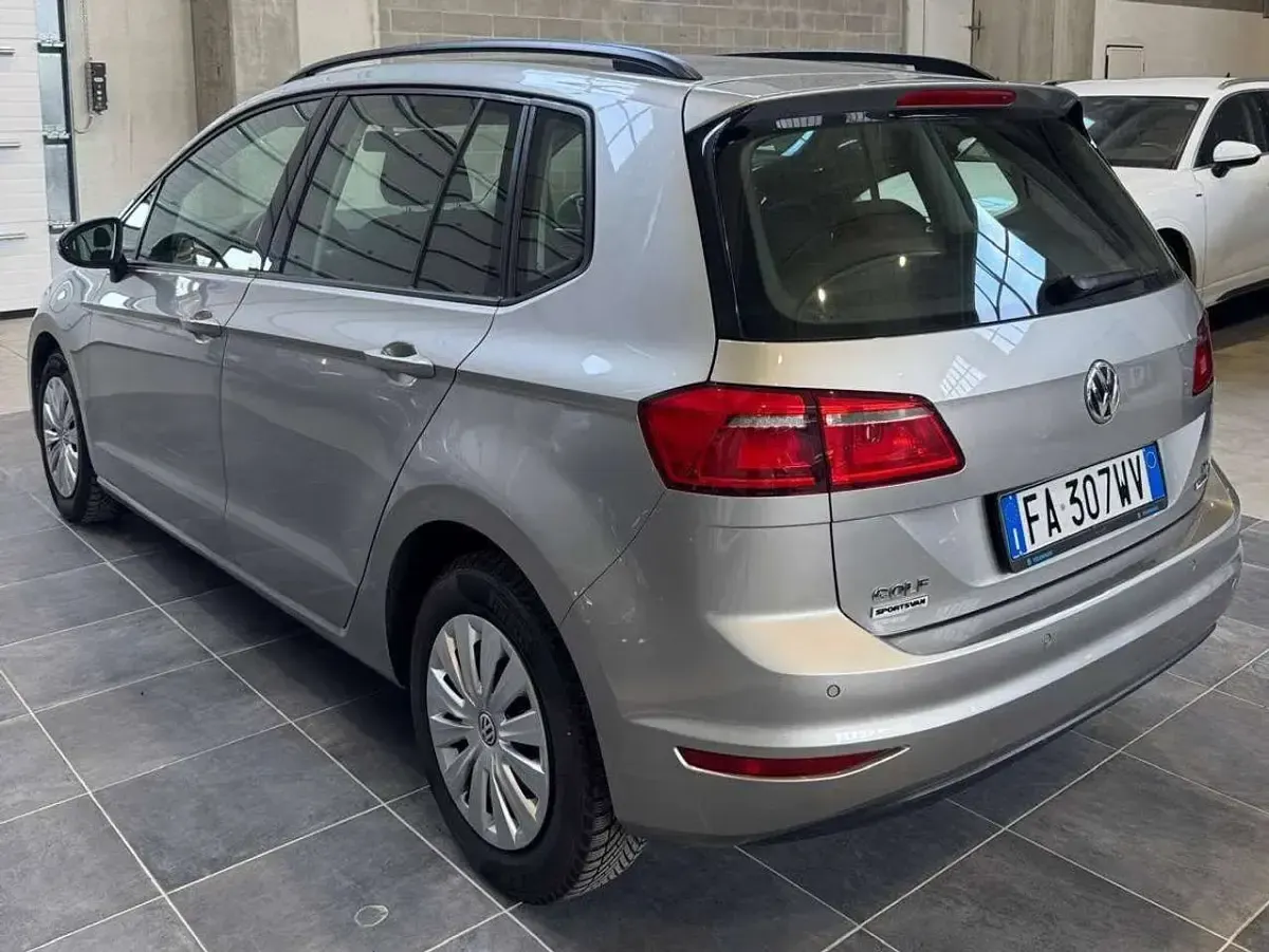 Usata VW Golf Sportsvan Comfortline 90 CV (66 kW) 2015 Grigio Monovolume