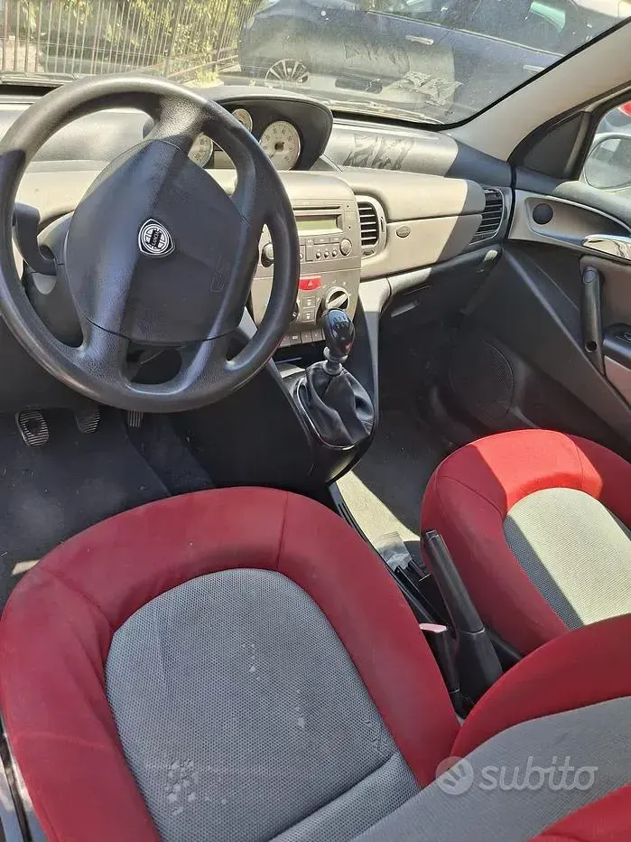 Usata Lancia Ypsilon 60 CV (44 kW) 2006 Grigio Utilitaria